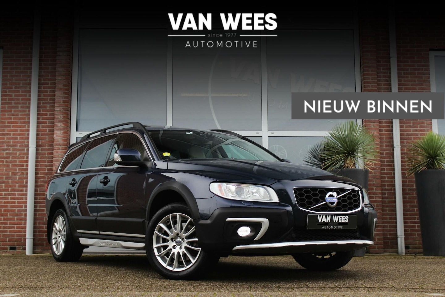 Volvo XC70 - 2.0 D4 FWD Summum | NL auto | NAP | Dakraam | Trekhaak | Leer | Navi | PDC | Xenon | 17 in - AutoWereld.nl