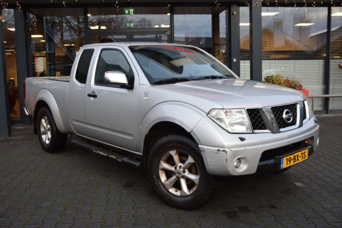 Nissan Navara - 2.5 DCI SE 4WD VAN - AutoWereld.nl