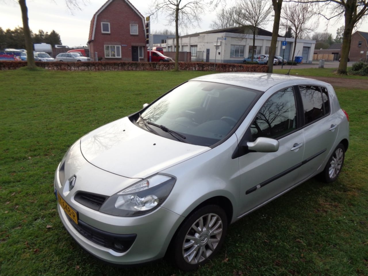 Renault Clio - met nieuwe a p k automaat - AutoWereld.nl