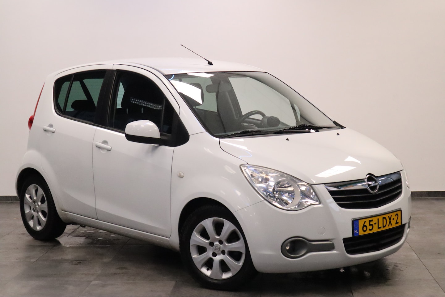 Opel Agila - 1.2 Edition Airco 15lmv trekhaak - AutoWereld.nl