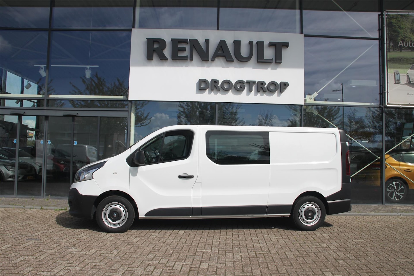 Renault Trafic - 120PK-DUBB CAB-L2H1-119DKM-NAVI-AIRCO-CC-TREKH- - AutoWereld.nl