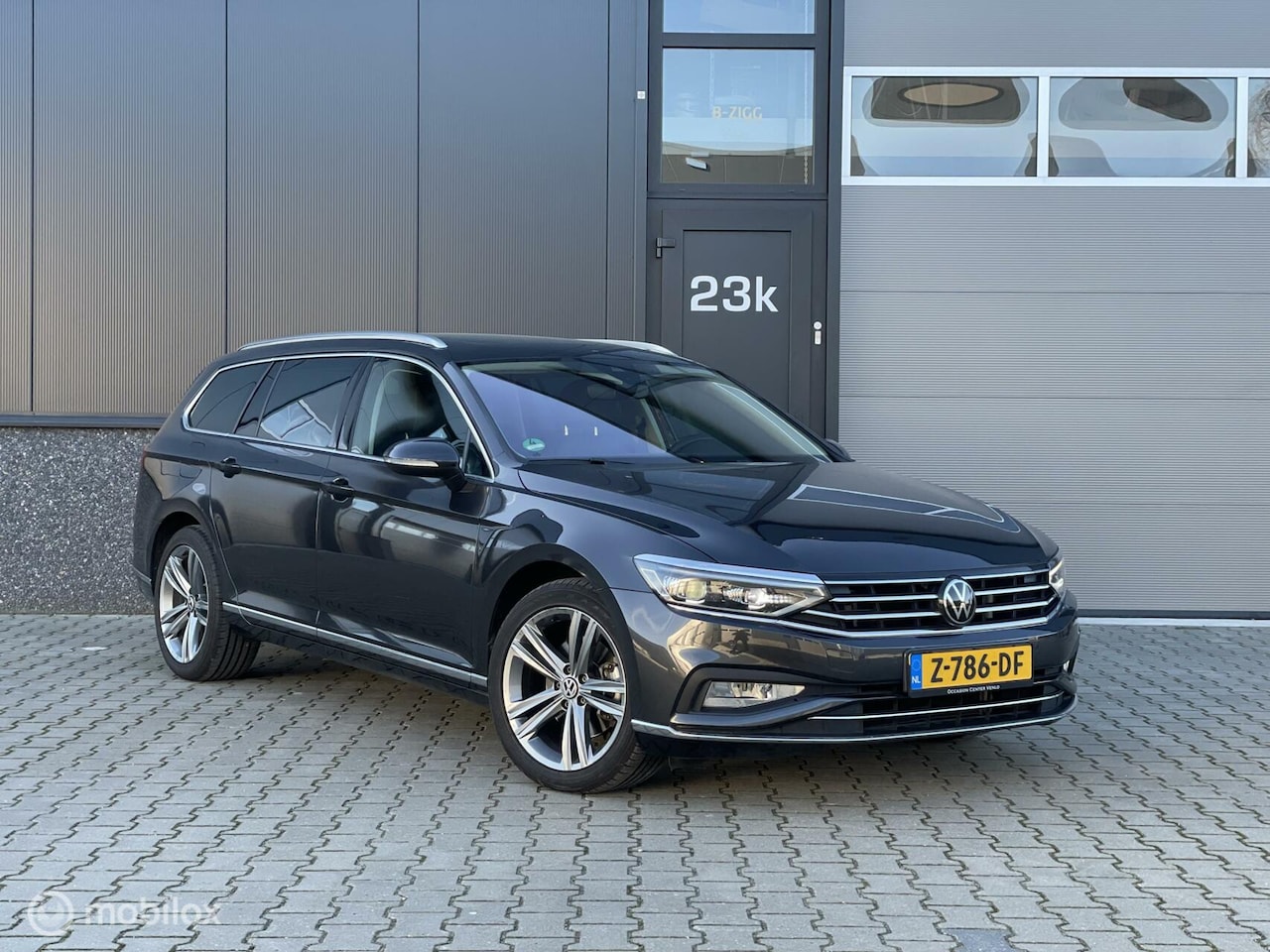 Volkswagen Passat Variant - 2.0 TSI 190PK DSG/AUT Pano/NAV/ACC - AutoWereld.nl