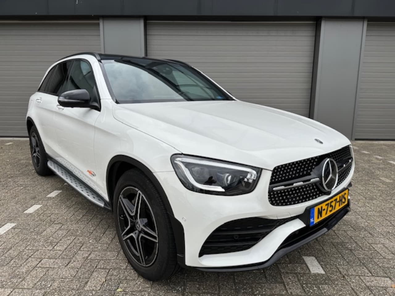 Mercedes-Benz GLC-klasse - 200 4MATIC Premium Plus Pano-dak | Trekhaak |Sfeer verlichting, |AMG|  Night |Burmester au - AutoWereld.nl