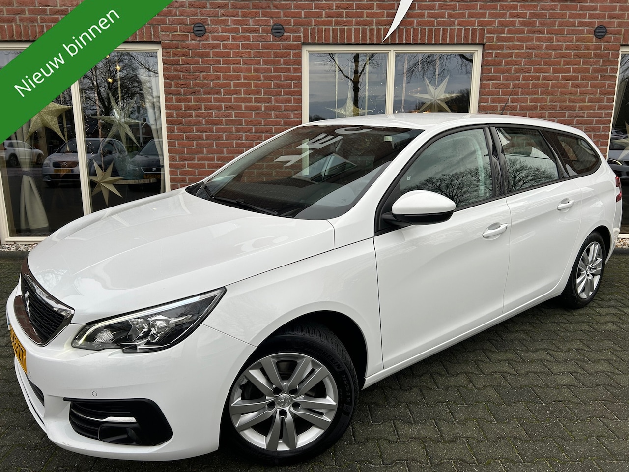 Peugeot 308 SW - 1.2 PureTech Blue Lease DIGITAAL DASH / TREKHAAK / NAVI / CRUISE / LMV - AutoWereld.nl