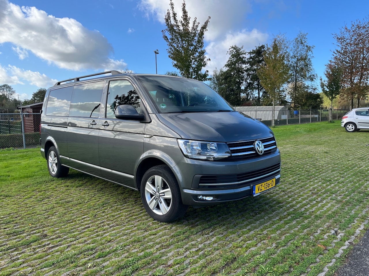 Volkswagen Transporter - 2.0 TDI L2H1 DC Highline - AutoWereld.nl