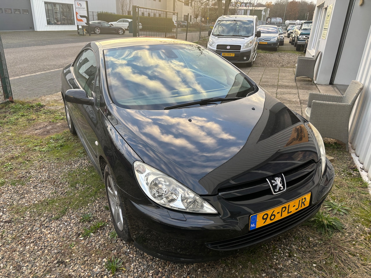 Peugeot 307 CC - 2.0-16V Zwart met mooi leren interieur - AutoWereld.nl