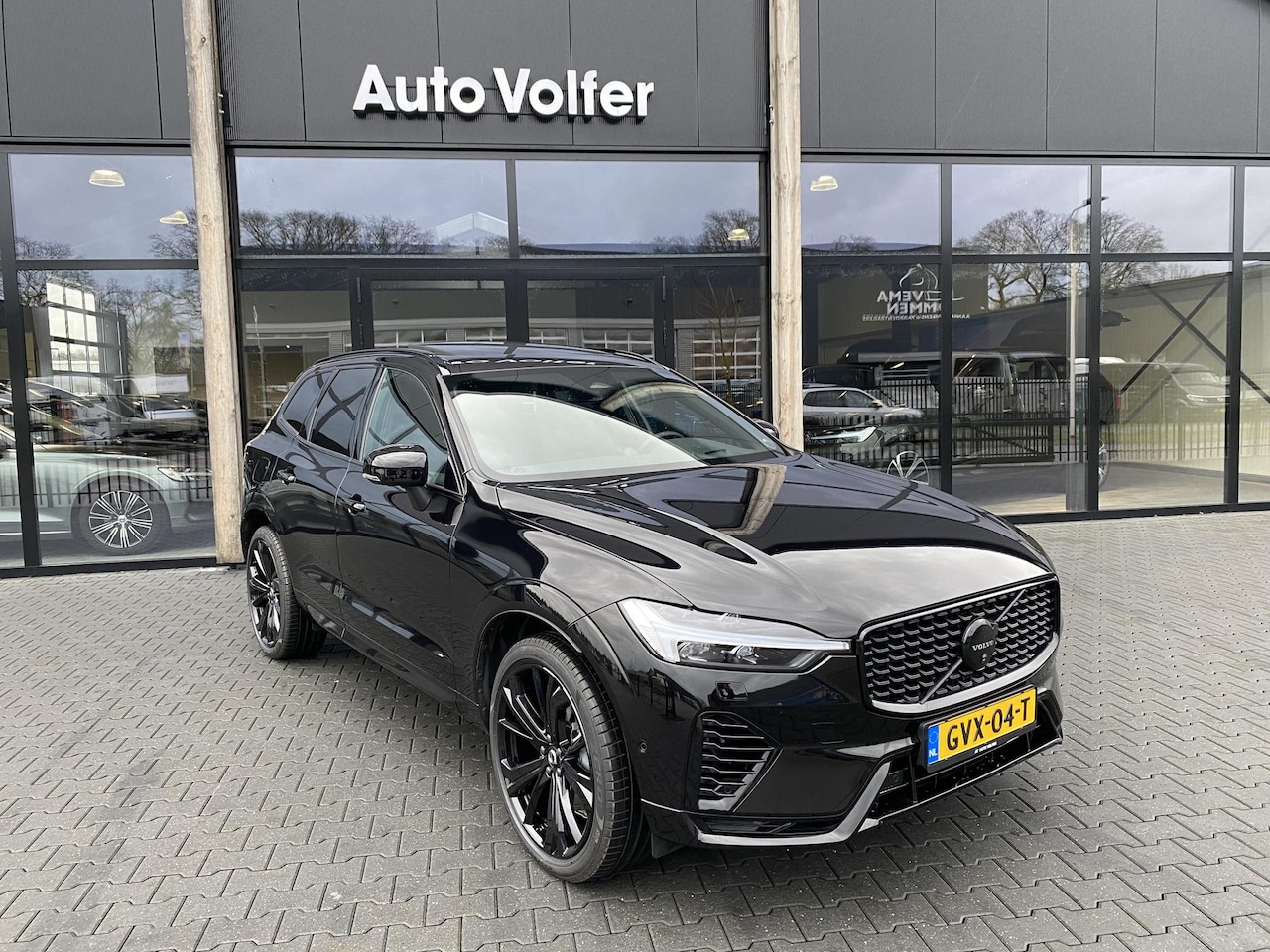 Volvo XC60 - 2.0 T6 Plug-in hybrid AWD Ultimate Black Edition HUD/360/B&W Sound LONG RANGE - AutoWereld.nl