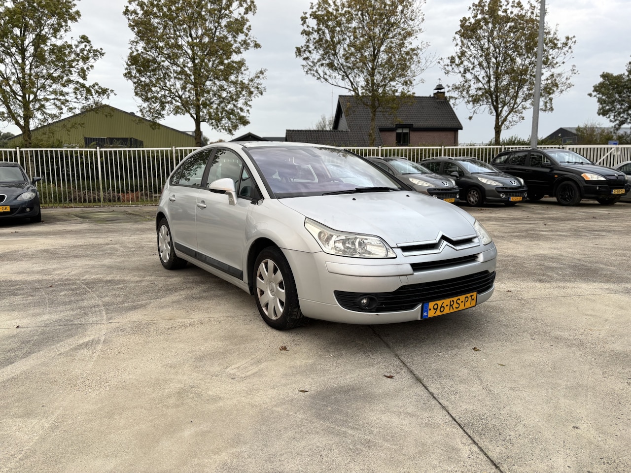 Citroën C4 - 1.6-16V Ligne Ambiance  De Citroën C4 1.6 16V L. Ambiance uit 2005 is een compacte hatchba - AutoWereld.nl