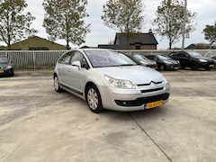 Citroën C4 - 1.6-16V Ligne Ambiance De C4 1.6 16V L. Ambiance uit 2005 is een compacte hatchback met ee