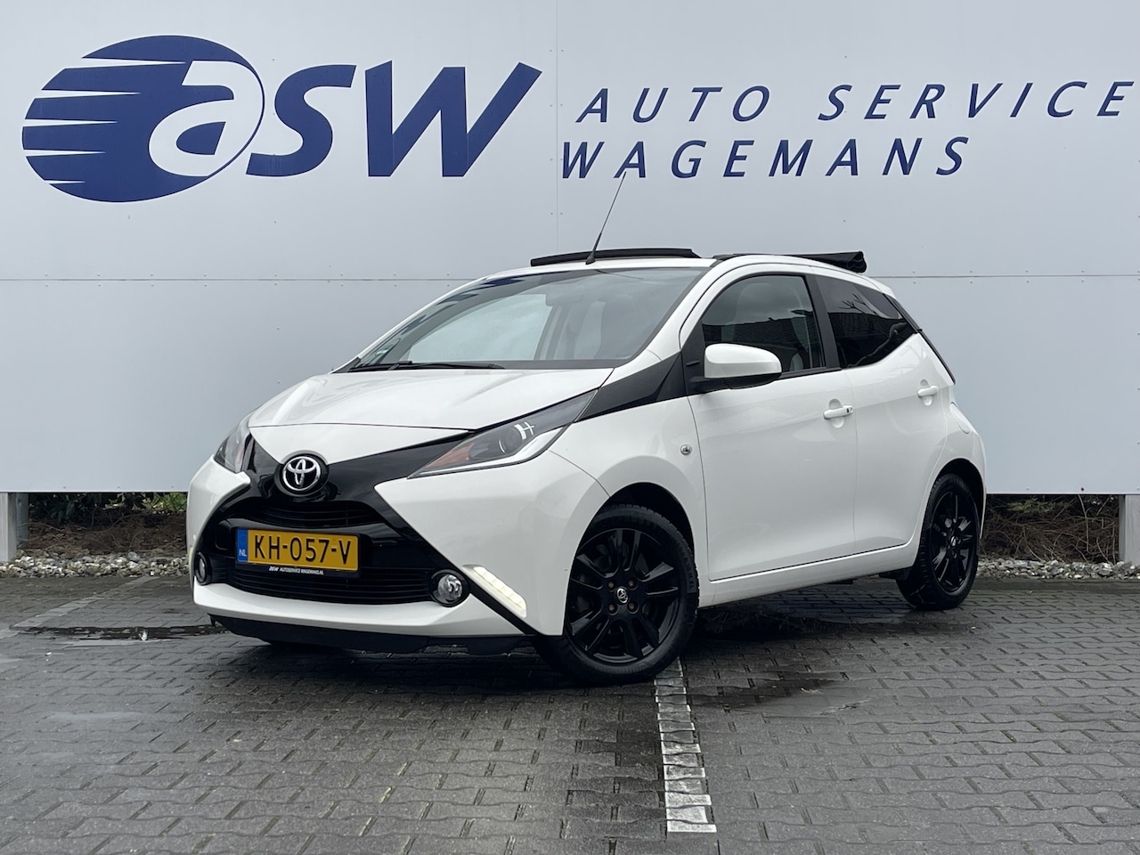 Toyota Aygo - 1.0 VVT-i x-wave | Schuifdak | Cruise | Camera | Keyless | DAB+ - AutoWereld.nl