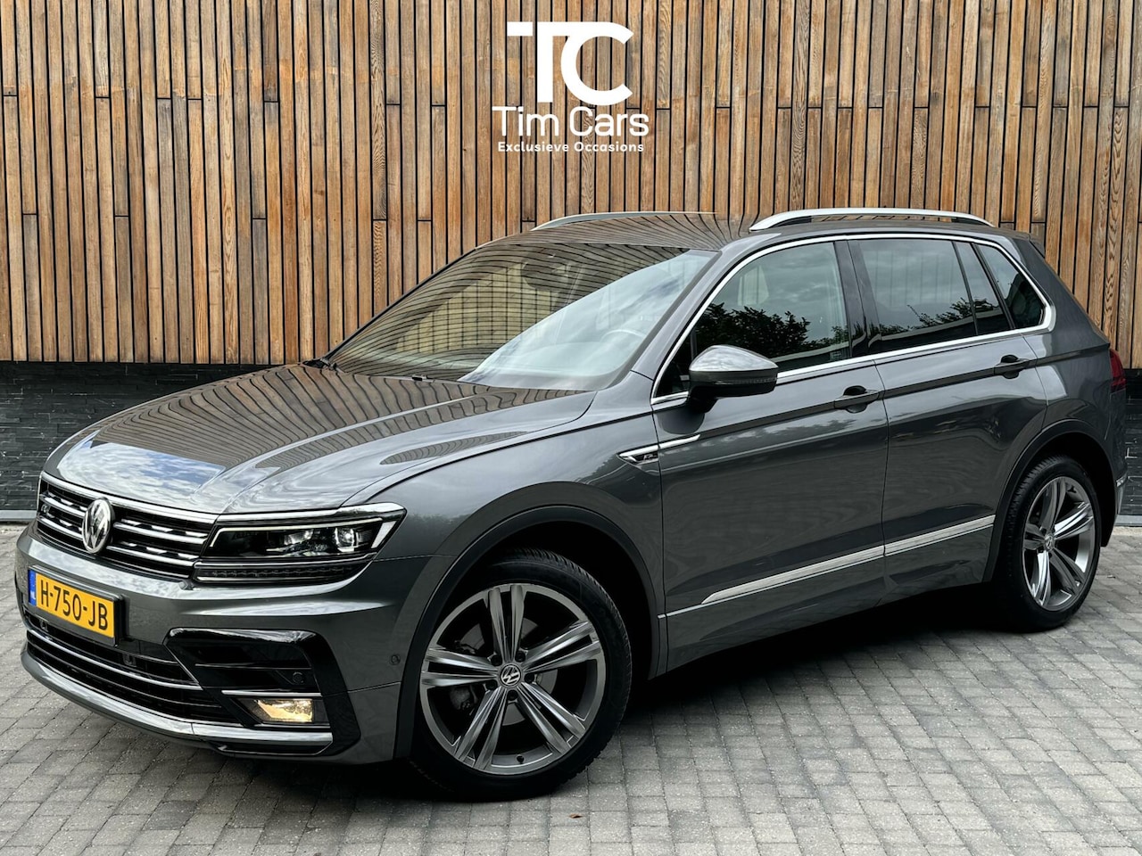 Volkswagen Tiguan - 1.5 TSI ACT Highline Business R DSG | LED | Trekhaak | Stoelverwarming | Navigatiesysteem - AutoWereld.nl