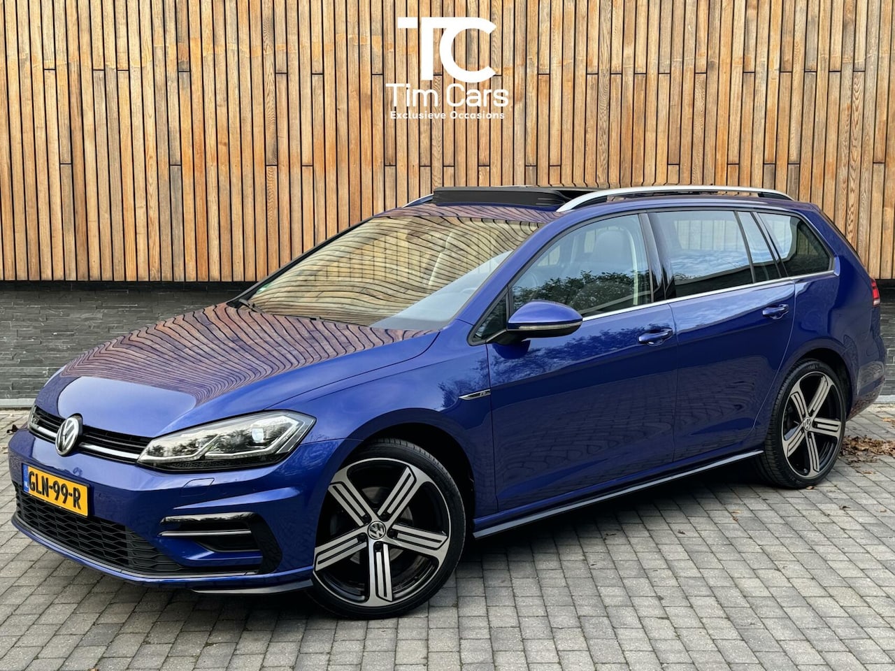 Volkswagen Golf Variant - 1.5 TSI R-line Automaat | Panoramdak | Lederen bekleding | Stoel en stuurverwarming | Virt - AutoWereld.nl