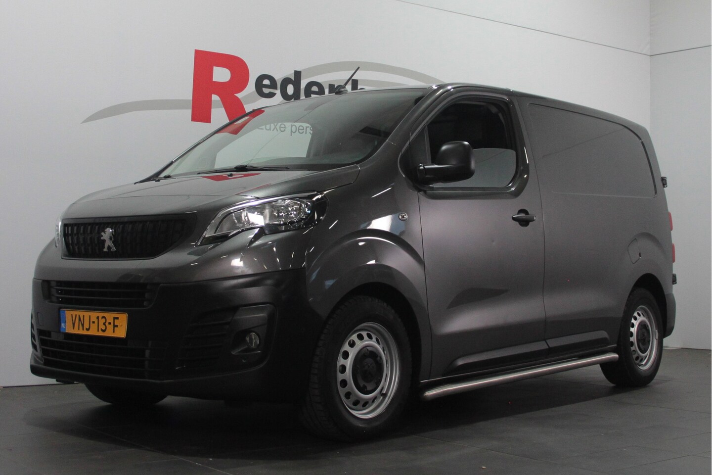 Peugeot Expert - 1.5 BlueHDI 120 Compact Premium - 3 pers. - Airco / Carplay / Navi / Cruise - AutoWereld.nl