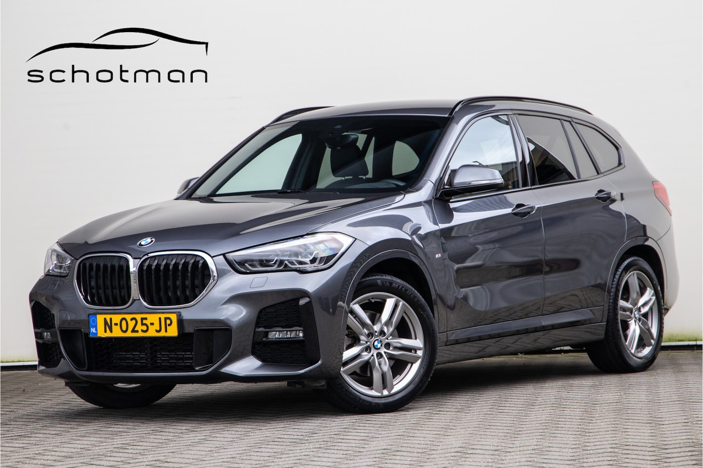 BMW X1 - sDrive18i M-Sport, High Executive, Leder, Sportstoelen, 2021 - AutoWereld.nl