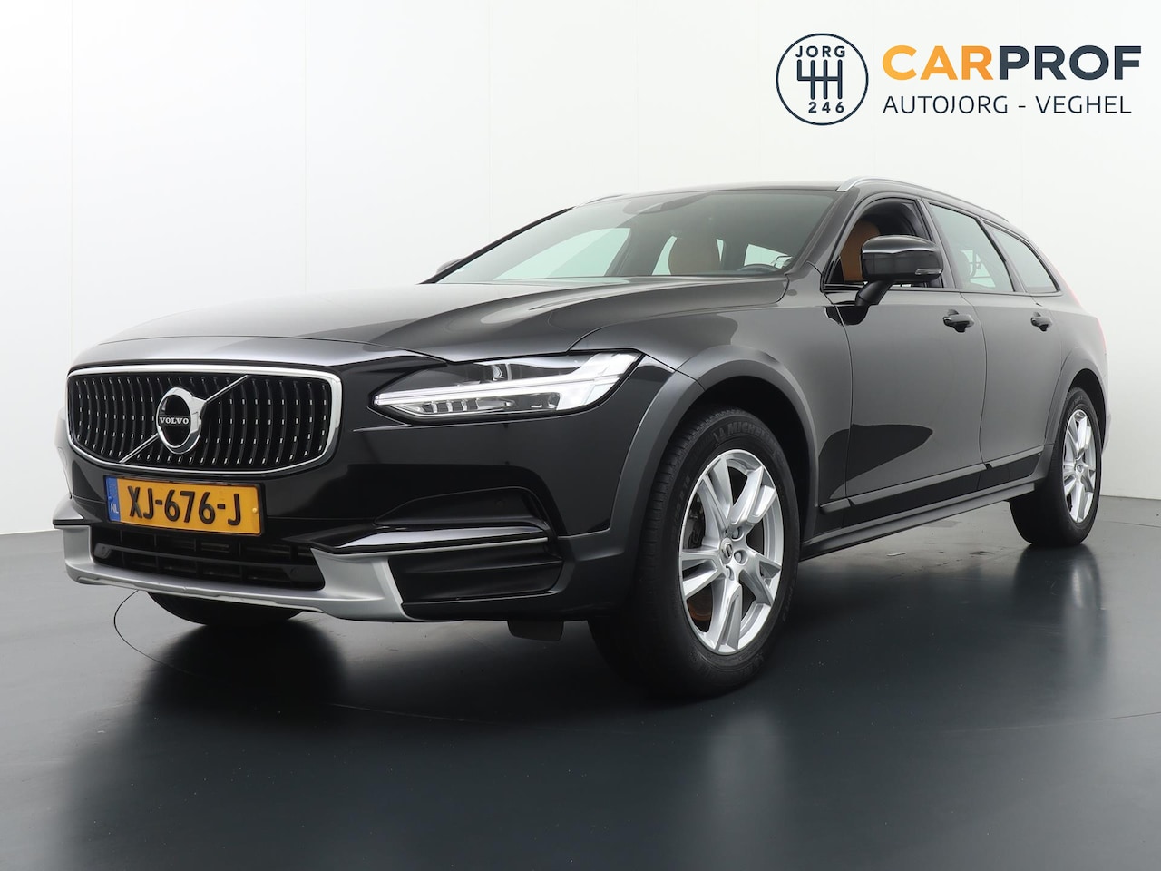 Volvo V90 Cross Country - 2.0 T5 90th Anniversary Edition AWD Trekhaak | Camera | NAP | Leder | - AutoWereld.nl