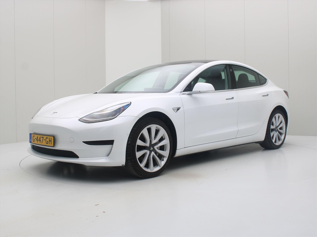 Tesla Model 3 - Standard RWD Plus [ AUTOPILOT+19" LMV+60 kWh+PREMIUM AUDIO ] - AutoWereld.nl