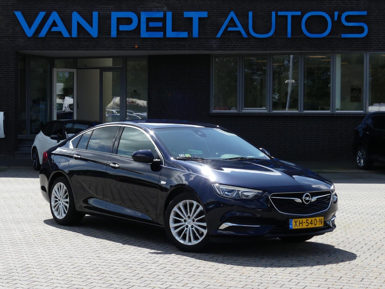 Opel Insignia Grand Sport - 1.6 Turbo 200PK Business Executive / CARPLAY / - AutoWereld.nl