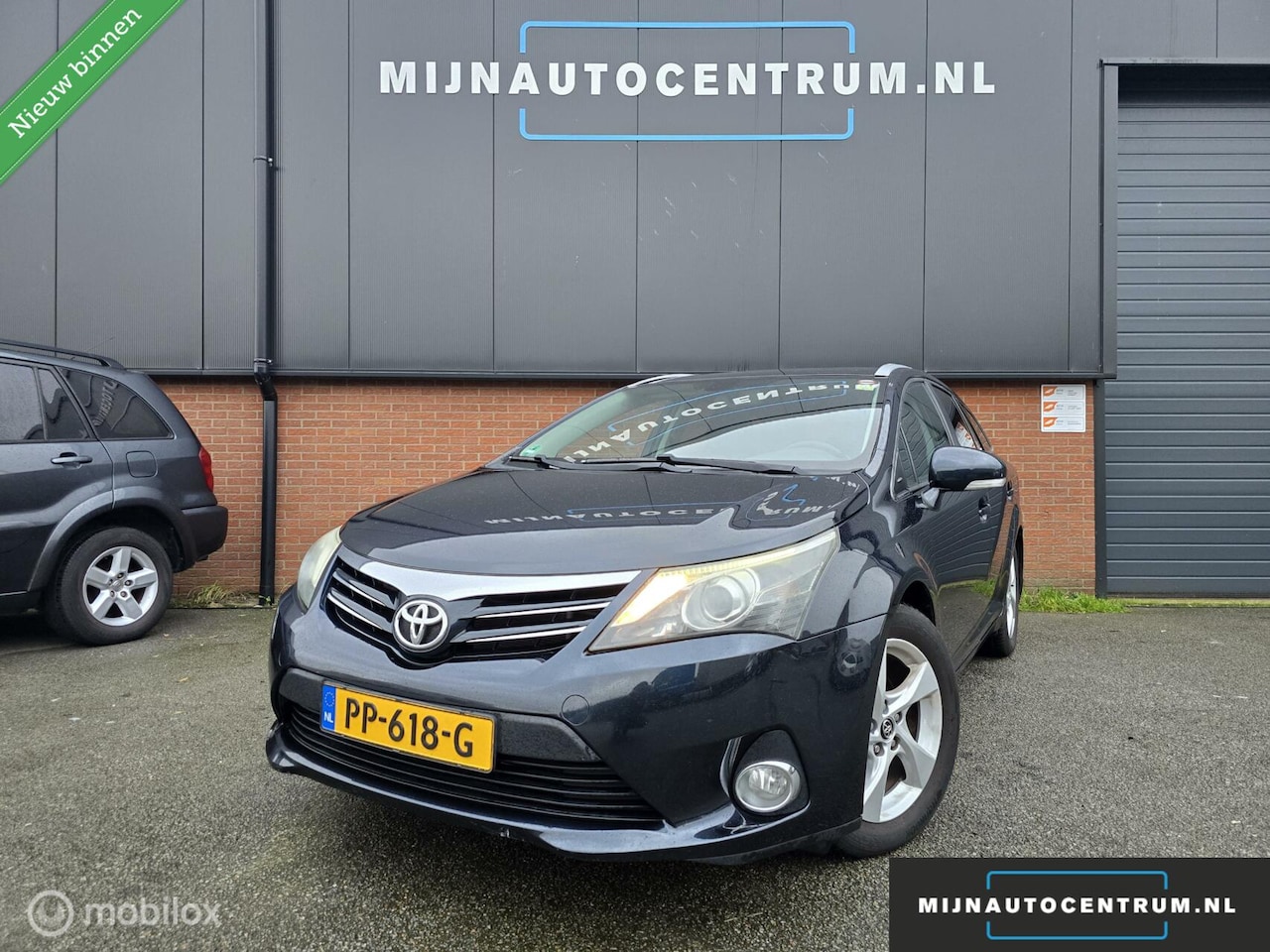 Toyota Avensis - 2.0 D-4D Business / NAVI / CLIMA / PANO - AutoWereld.nl