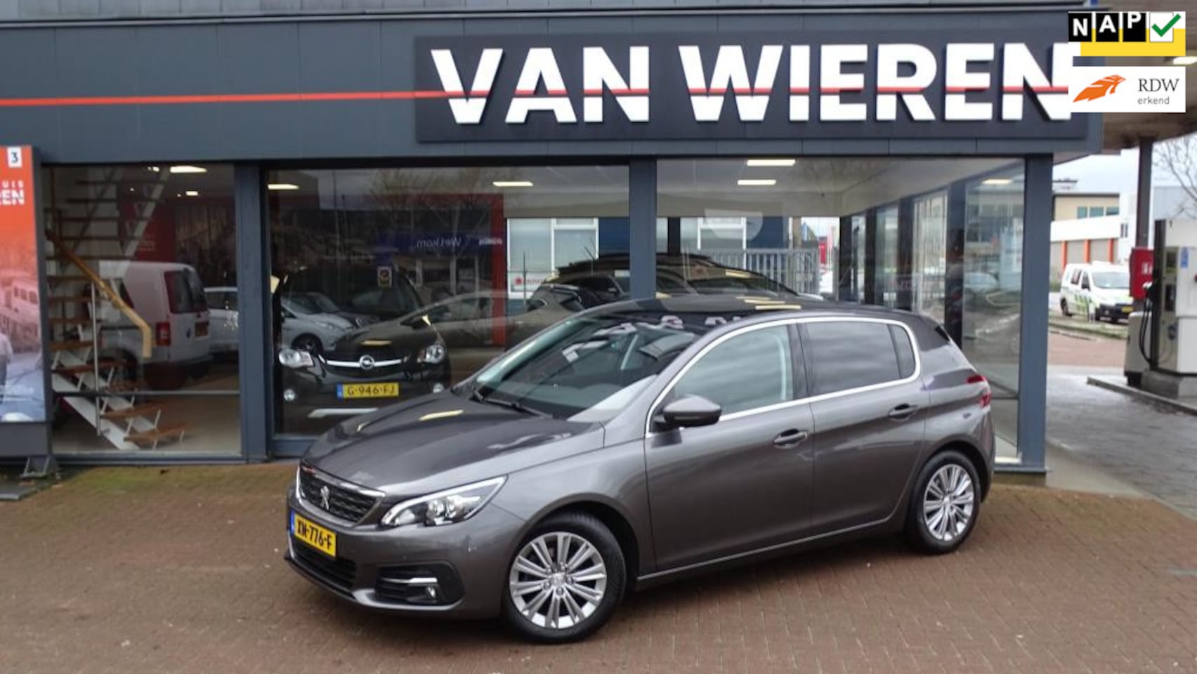 Peugeot 308 - 1.2 PureTech Premium Trekhaak Pano Navi Camera Clima Cruise - AutoWereld.nl