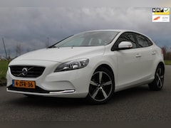 Volvo V40 - 1.6 D2 Momentum Business 114 pk | NAVIGATIE | CRUISE CONTROLE | CLIMATE CONTROLE | PARKEER