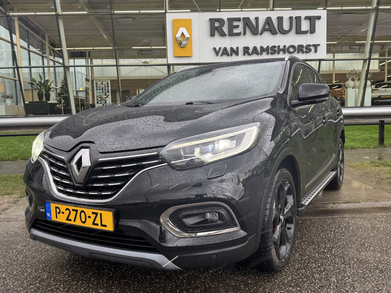 Renault Kadjar - 1.3 TCe Black edition 140 PK / Trekhaak / PDC 360" / Elek. Stoelverstelling / Stoelverwarm - AutoWereld.nl