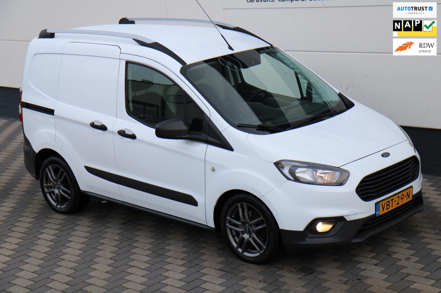 Ford Transit Courier - 1.5 TDCI 100PK Airco Nav Camera Apple ! - AutoWereld.nl