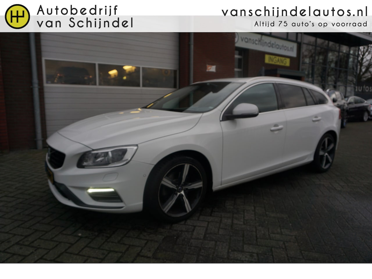 Volvo V60 - 2.0 T4 191PK BUSINESS SPORT R-DESIGN ORIGINEEL NEDERLANDS DEALER ONDERHOUDEN CAMERA SCHUIF - AutoWereld.nl