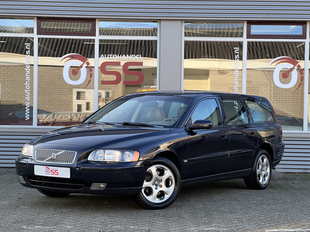 Volvo V70 - 2.4 Edition II | 170PK AIRCO YOUNGTIMER TREKHAAK CRUISE | - AutoWereld.nl