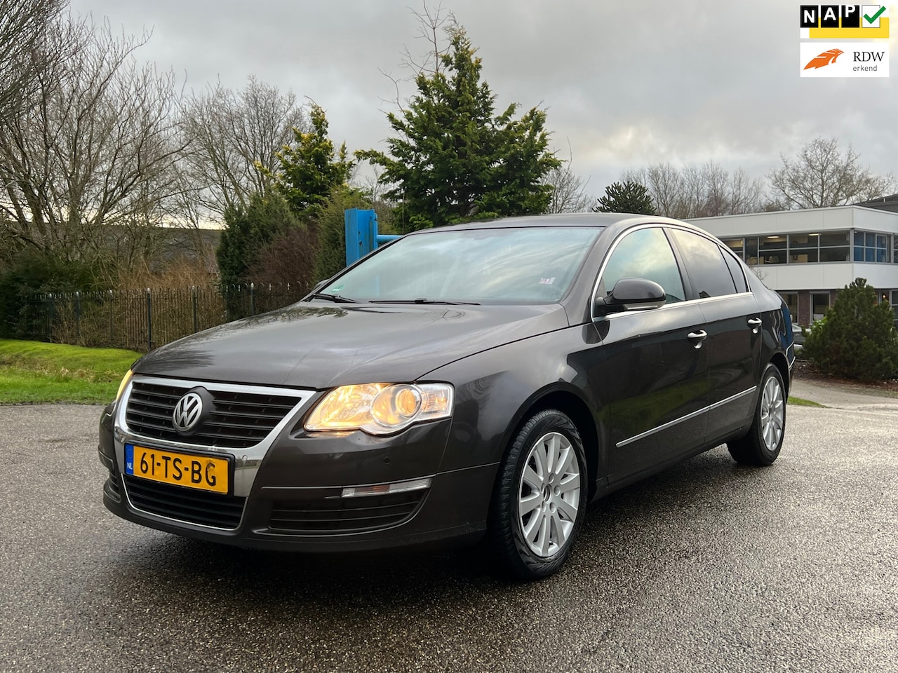 Volkswagen Passat - 2.0 FSI Comfortline Business | ''190.000''KM + Cruise + Airco - AutoWereld.nl