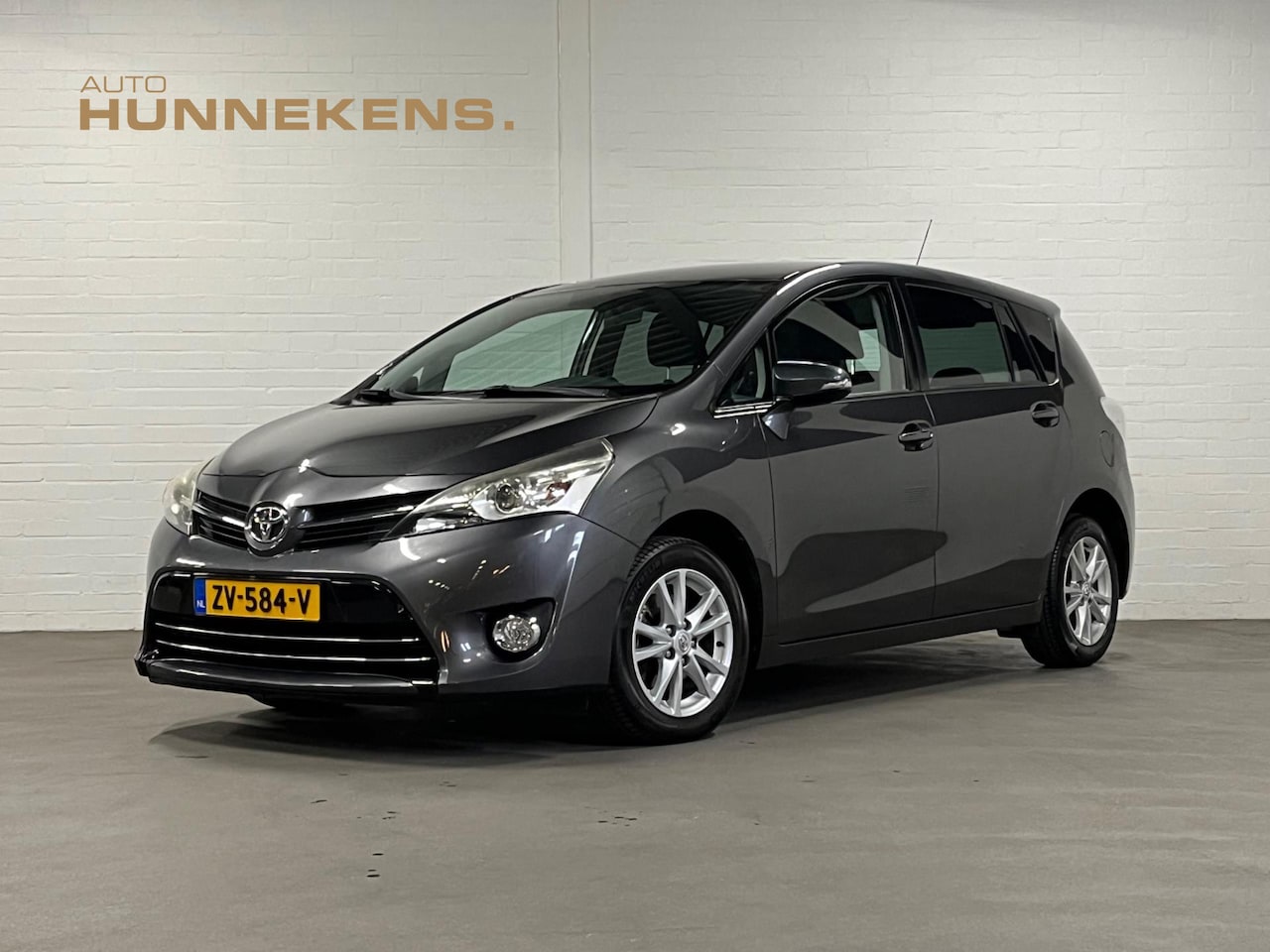 Toyota Verso - 1.8 VVT-i Aspiration | Trekhaak | Cruise & Climate c. |Camera | Radio-CD | - AutoWereld.nl