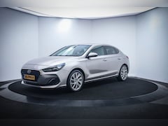 Hyundai i30 Fastback - 1.0T-GDI PREMIUM FULL LED/LEDER/MEMORY/CAMERA/STOELVERW+KOELING/STUURVERW./CARPLAY/LEDER/N