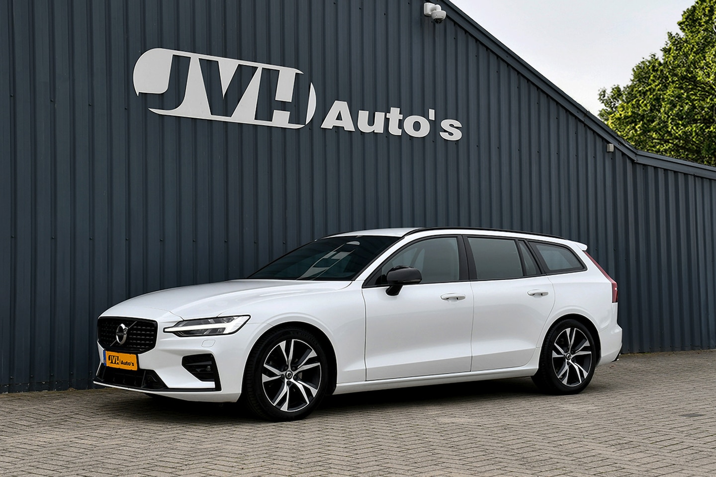 Volvo V60 - 2.0 B4 197pk MHEV R-Design 07-2021 | Leder | Sport | LED | Blackline - AutoWereld.nl