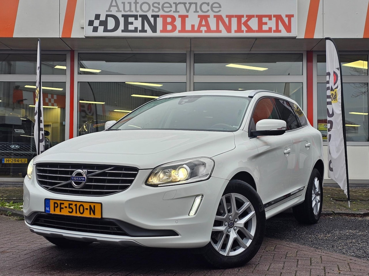 Volvo XC60 - 2.0 T5 FWD Polar+ Automaat BJ.2017 / Panoramadak / Leder / Xenon / Navi / Standkachel / Ca - AutoWereld.nl