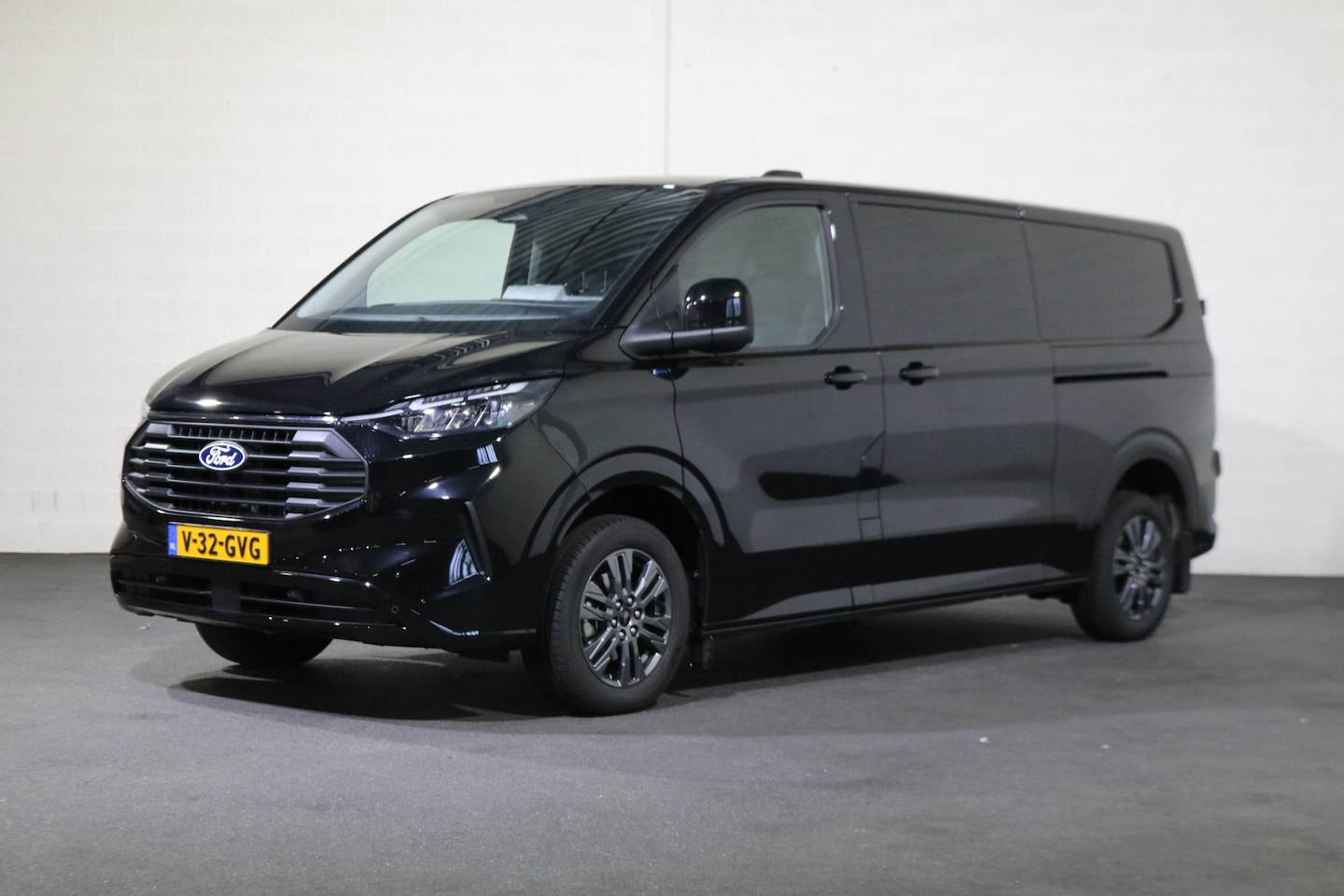 Ford Transit Custom - 2.0 TDci 136pk L2 H1 Limited Automaat 2x Schuifdeur - AutoWereld.nl