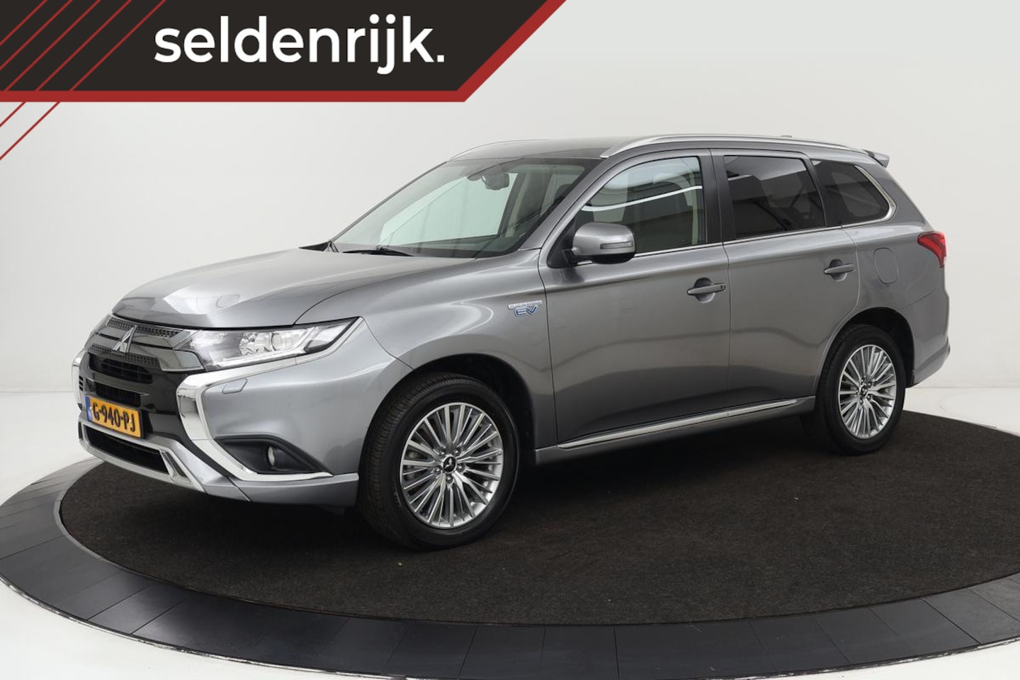 Mitsubishi Outlander - 2.4 PHEV Pure+ | Carplay | Trekhaak | Half leder | Camera | Climate control | Cruise contr - AutoWereld.nl