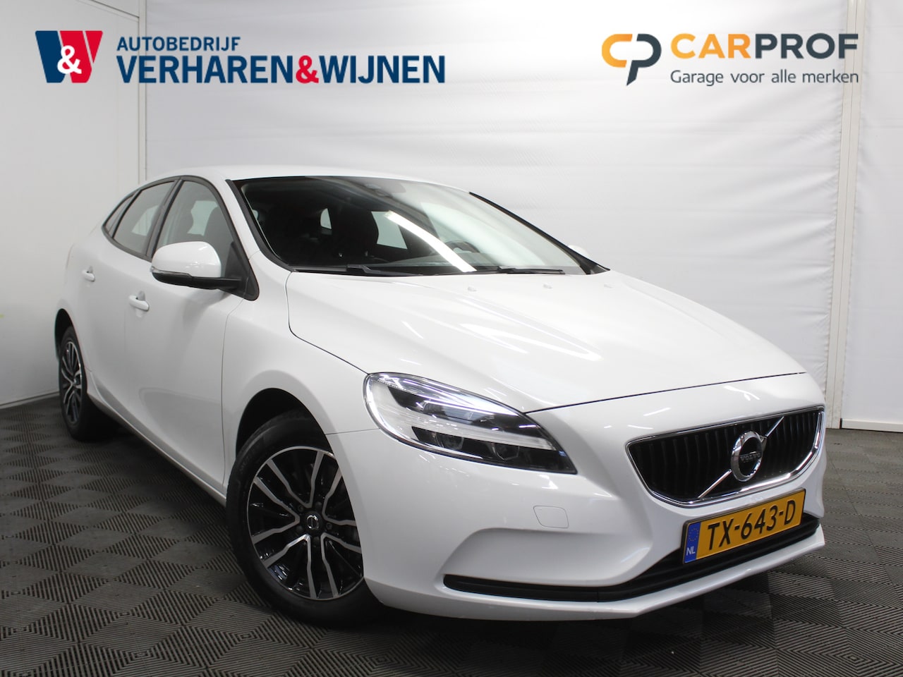 Volvo V40 - 1.5 T2 Polar+ CAMERA | CLIMATE | LMV | CRUISE | PDC | LED | NAVIGATIE | STOELVERW. - AutoWereld.nl