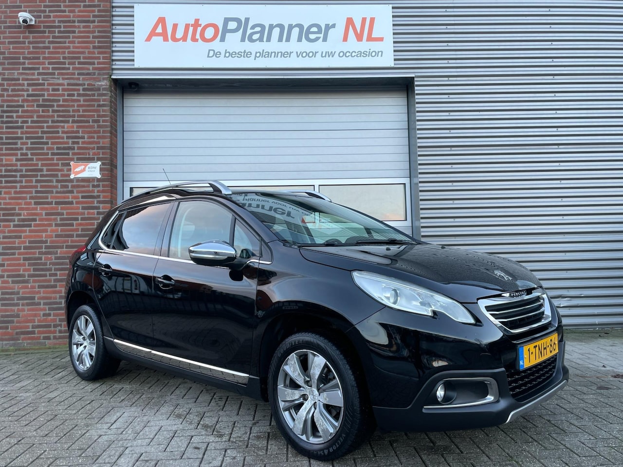 Peugeot 2008 - 1.2 VTi Allure Pack Premium Plus! Navi! Pano! - AutoWereld.nl