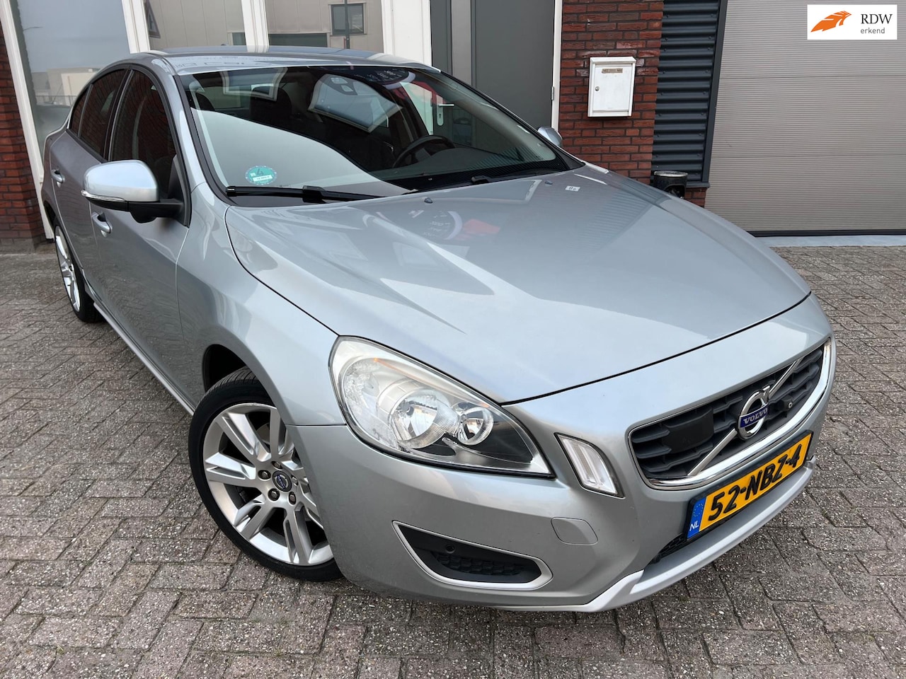 Volvo S60 - 2.0T Intro Edition / Navi / PDC / Cruise / NAP / AUT - AutoWereld.nl