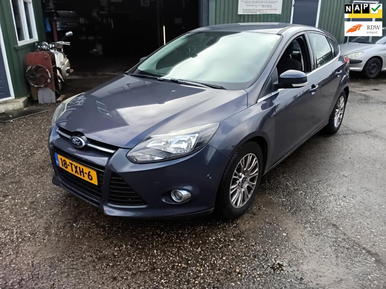 Ford Focus - 1.0 EcoBoost Titanium SCHADE - AutoWereld.nl