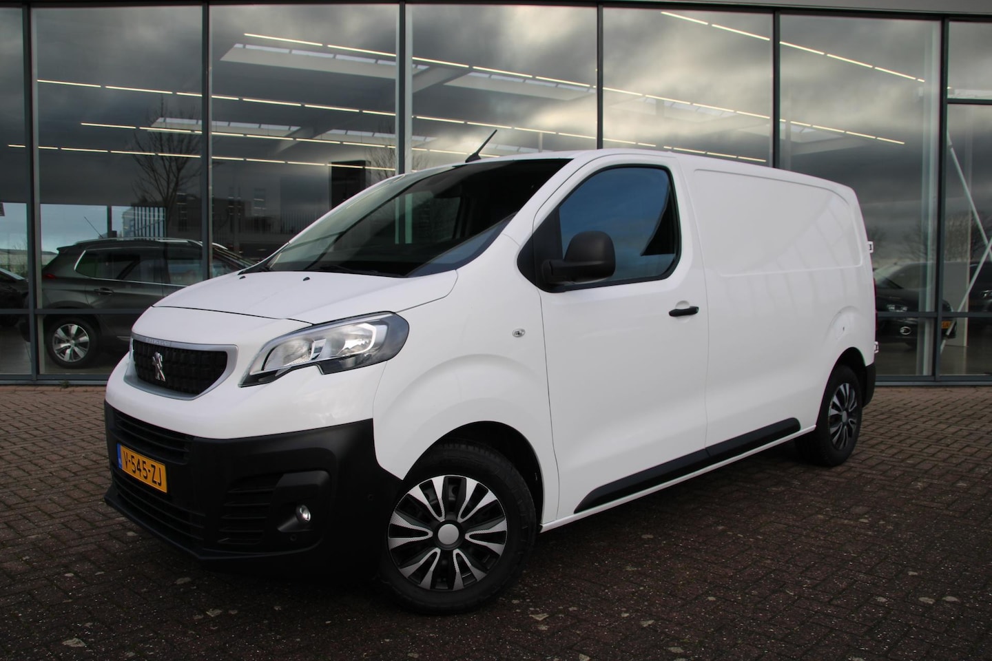 Peugeot Expert - 2.0 BlueHDI 120pk L2 Premium - AutoWereld.nl