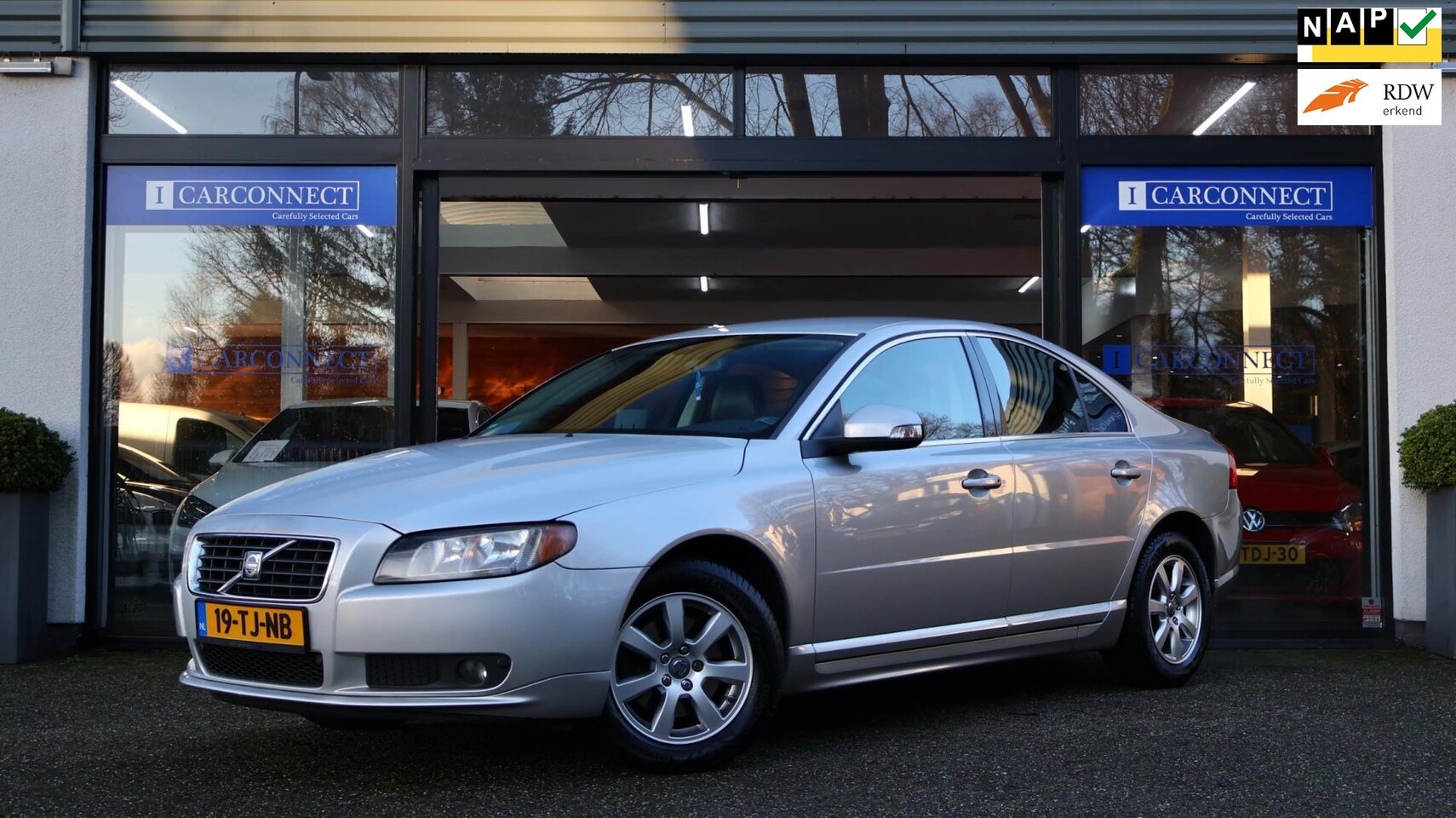 Volvo S80 - 2.5 T Momentum 200pk|PDC|Leder|Cruise|Automaat - AutoWereld.nl