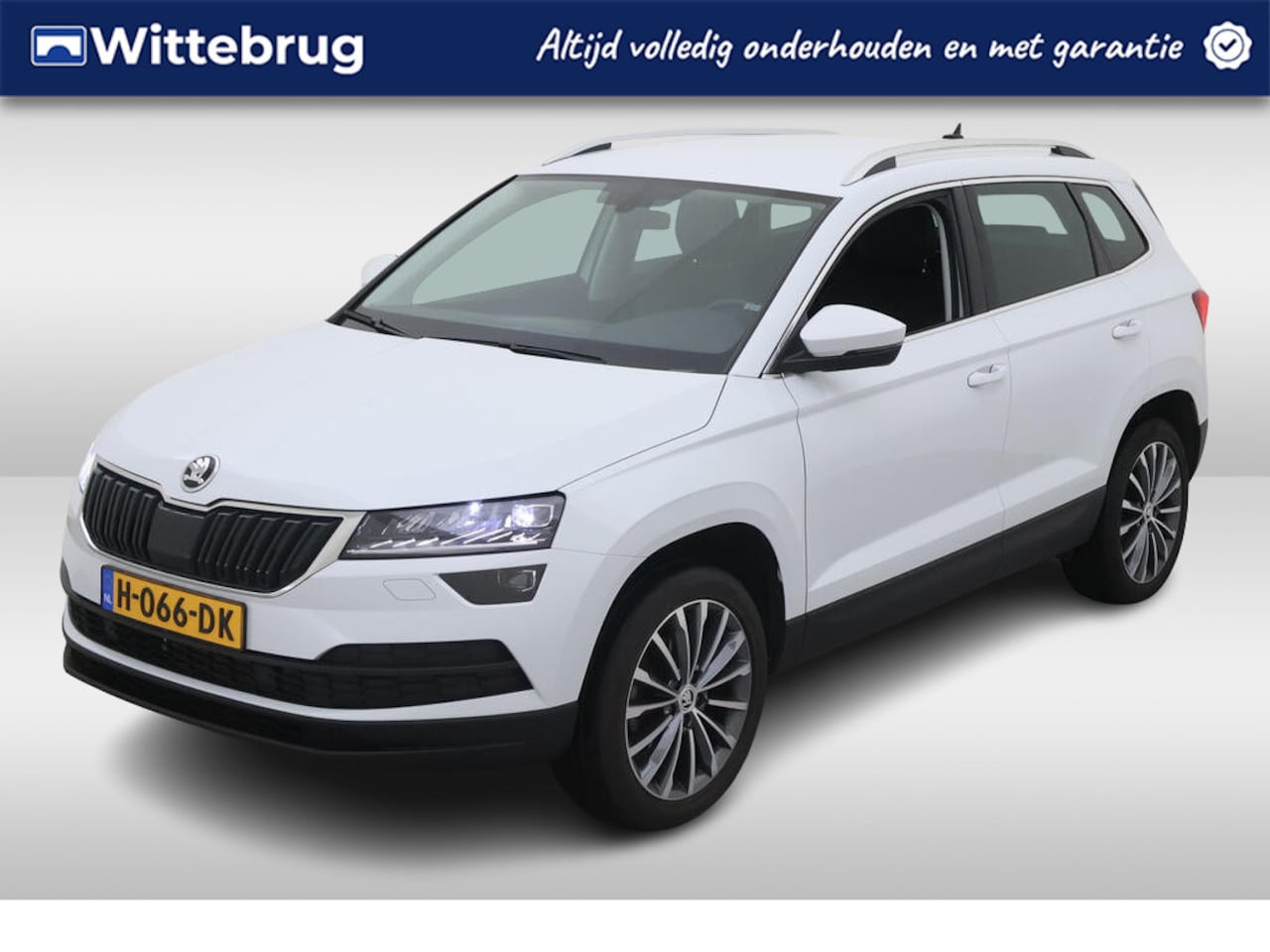 Skoda Karoq - 1.5 TSI 150 pk ACT Business Edition Navigatie / Parkeersensoren / Trekhaak wegklapbaar / C - AutoWereld.nl