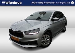 Skoda Fabia - 1.0 TSI 95pk Ambition Lm velgen / Navigatie / Extra getint glas achter / APP Connect