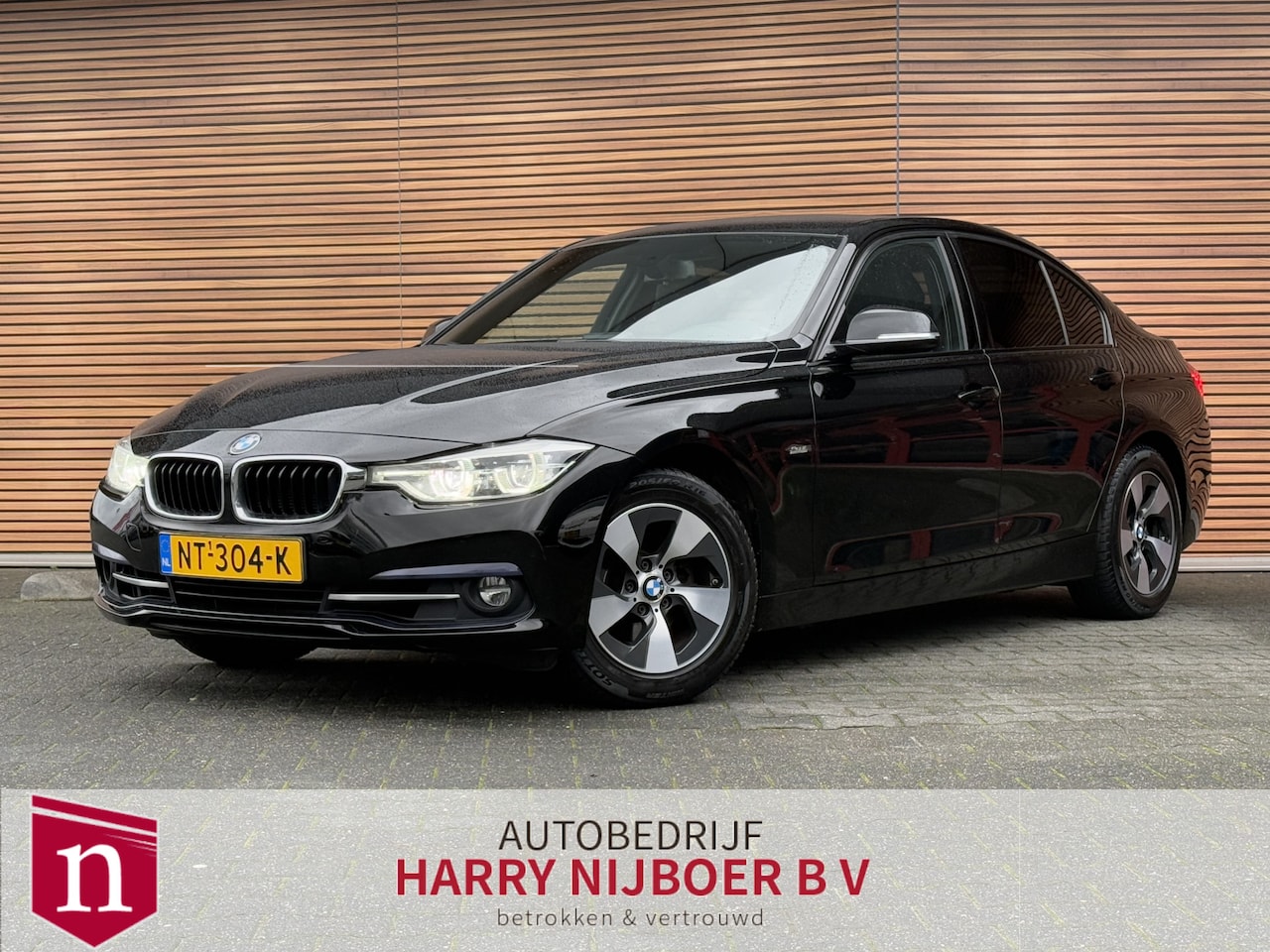 BMW 3-serie - 318i Executive Leer / Navi / Clima / Comfortstoelen - AutoWereld.nl