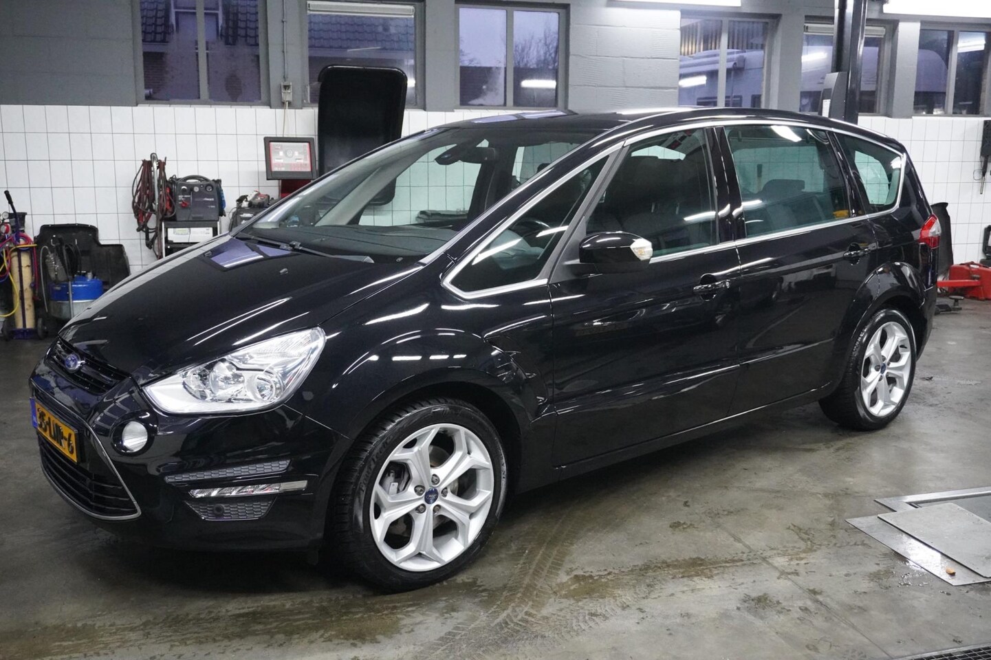 Ford S-Max - 2.0 EcoBoost Titanium 7 Pers Leer Pamo Trekhaak Full Option - AutoWereld.nl