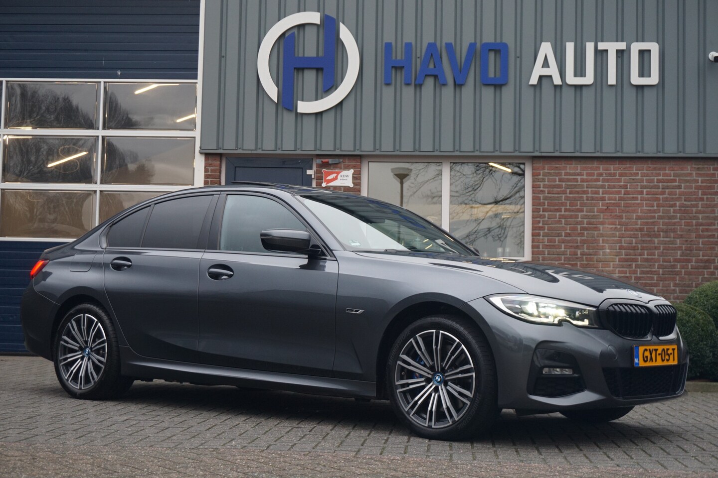 BMW 3-serie - 330e M Sport 330e M Sport, Schuif-Kanteldak, LED - AutoWereld.nl