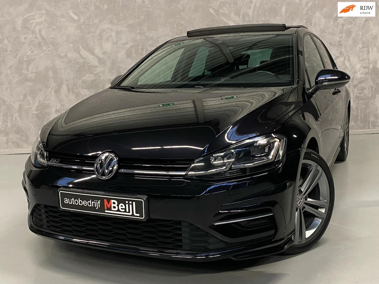 Volkswagen Golf - 1.5 TSI Highline Business /3 X R-Line /Pano /Camera /Carplay - AutoWereld.nl