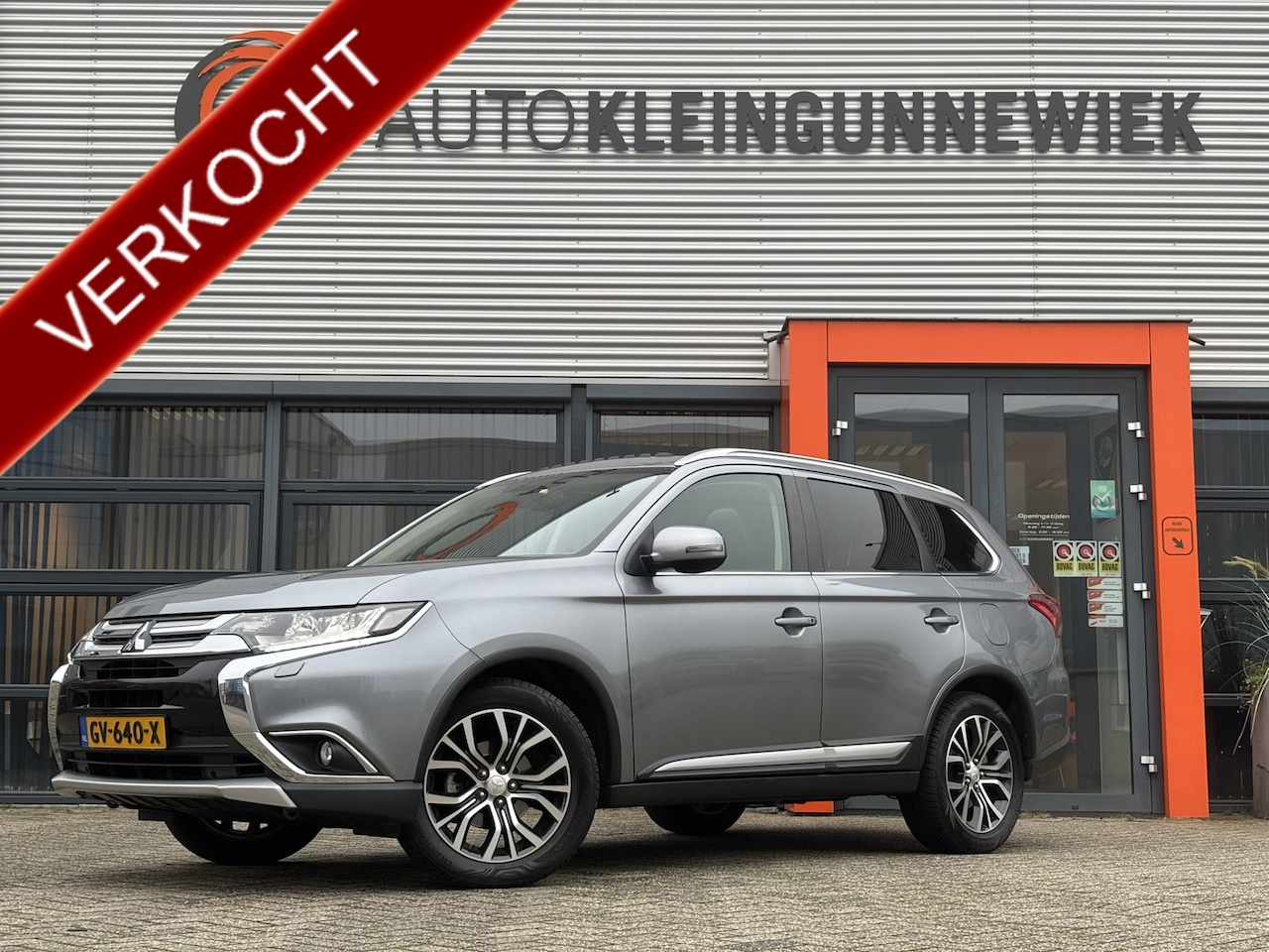 Mitsubishi Outlander - 2.0 Instyle 7 Persoons / Airco / Cruise Control / Navi / Afneembare Trekhaak / Allseason B - AutoWereld.nl