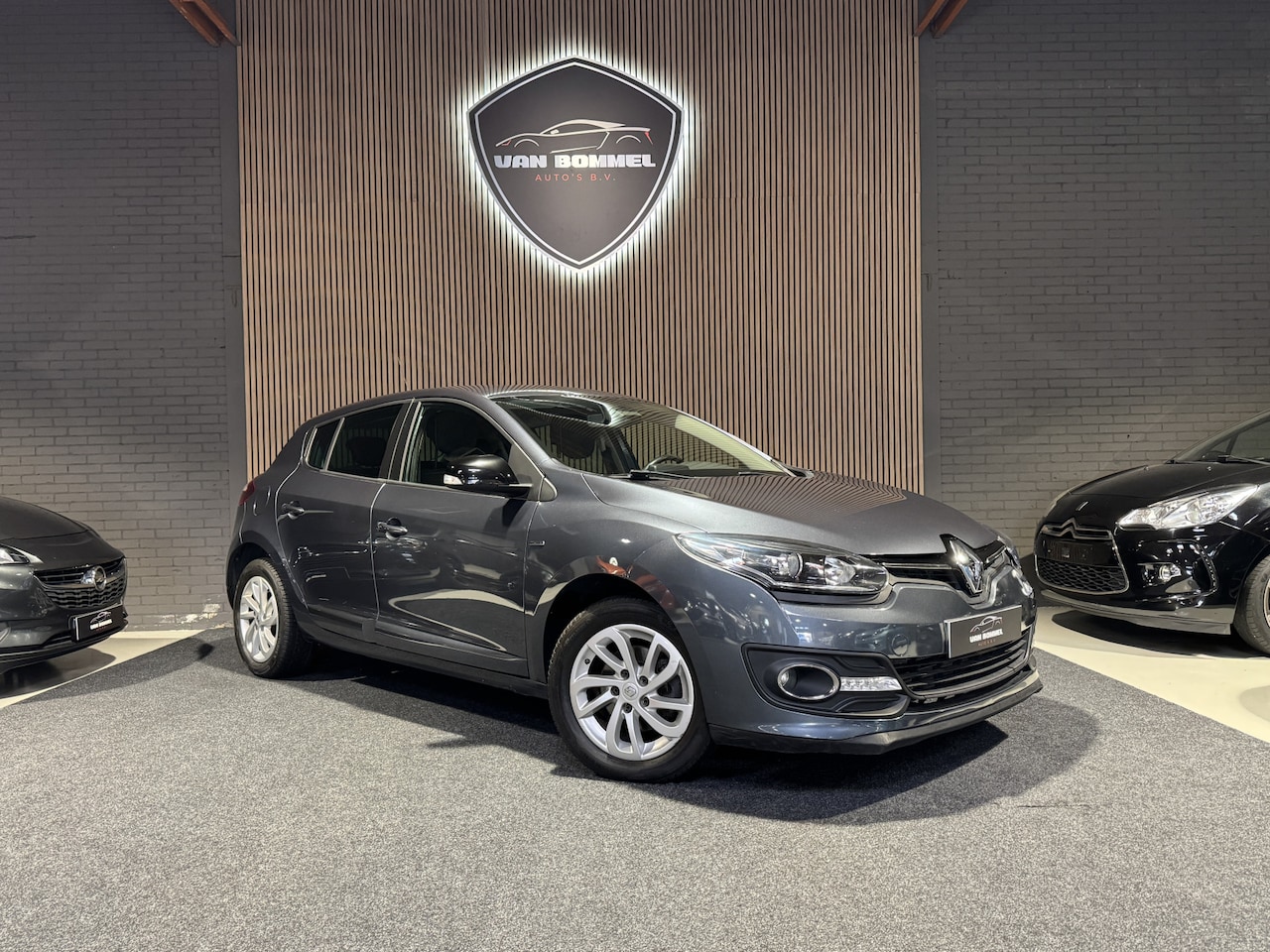 Renault Mégane - 1.2 TCe Bose ClimaC.CruiseC.Navi.Pdc.Key.LMV!! - AutoWereld.nl