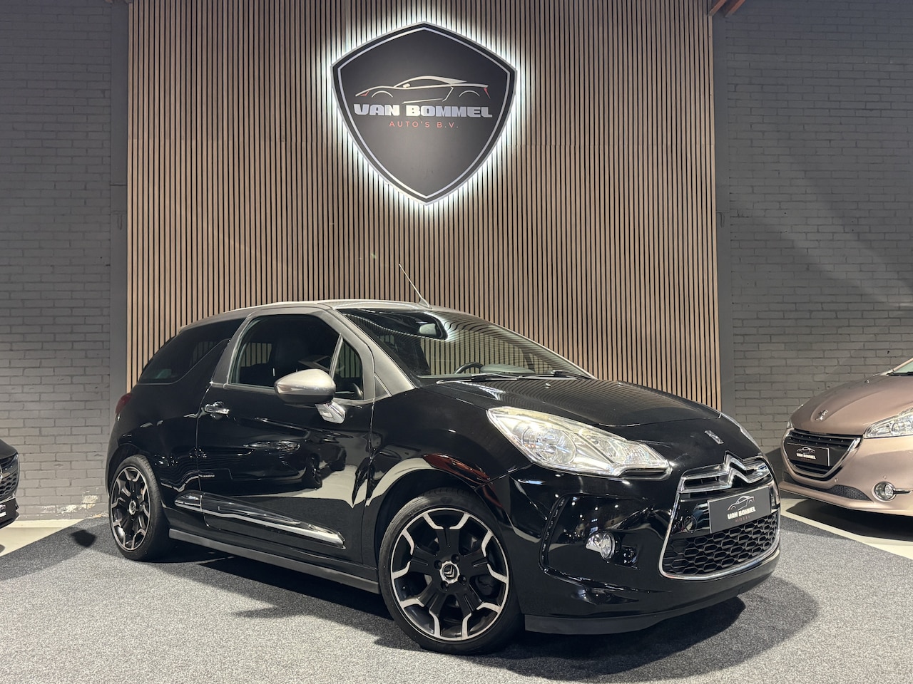 Citroën DS3 Cabrio - 1.6 THP Sport Chic ClimaC.CruiseC.Navi.Leer.Pdc.LMV!! - AutoWereld.nl